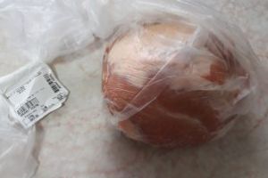 Baia Mare: Carne de porc stricata! Produsul a fost cumparat de la Kaufland