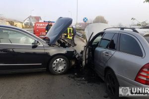 FOTO,VIDEO| ACCIDENT pe strada A. I. Cuza, din Alba Iulia, cu trei victime rănite uşor. Cauza, pătrundere pe contrasens. Traficul este îngreunat