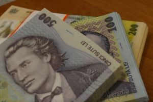 DÂMBOVIȚA: Doi bărbaţi reţinuti după ce se specializaseră în înşelăciune prin “metoda accidentului”