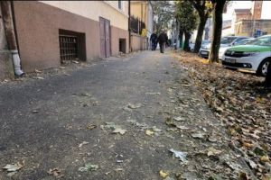 Asistaţii social şi rudele lor trec la măturat străzile în Timişoara