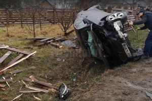 O tânără a scăpat ca prin minune dintr-un accident rutier violent