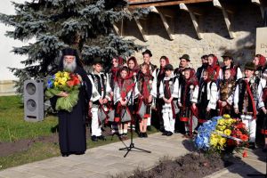 Program artistic oferit de elevii şi profesorii Şcolii ”Ioan Vicoveanu” din Vicovu de ...