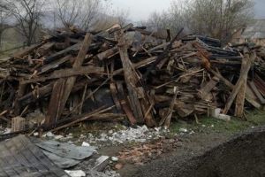 Chetă pentru o familie cu şase copii rămasă fără casă în urma unui incendiu!