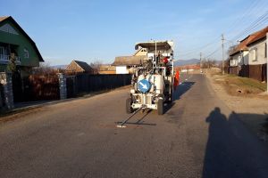 Condiţie impusă de CJ Harghita pentru prelungirea contractului cu firma responsabilă de marcarea drumurilor judeţene