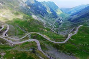 Ca în Vestul Sălbatic – Hoţii au furat plăcuţele reflectorizante de pe Transalpina