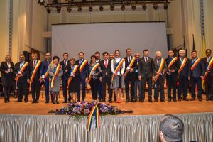 Ședinţă festivă comună a Consiliului Local al Municipiului Arad şi a Consiliului Judeţean Arad, dedicată sărbătoririi Anului Centenar (GALERIE FOTO)