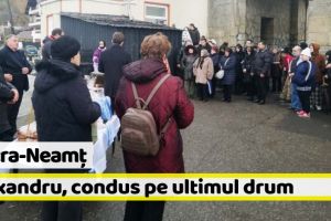 Neamţ: Câteva zeci de persoane la înmormântarea lui Alexandru (FOTO)