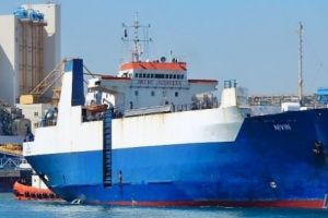 Situaţie explozivă pe o NAVĂ cu 95 de migranţi, blocată în Libia. MARINARI ROMÂNI, SECHESTRAȚI la bord