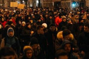 Protest duminică, la Cluj: Noi rămânem în Europa, voi plecati. Demisia şi anticipate!