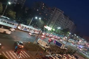Tânăr LOVIT de DOUĂ TRAMVAIE pe Calea Aurel Vlaicu (FOTO)