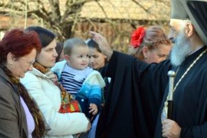 Arhiepiscopul Alba Iuliei, în mijlocul credincioşilor din Filea