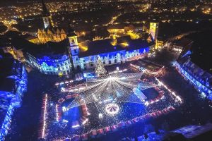 Se deschide Târgul de Crăciun – Lămuriri despre bradul artificial din Piaţa Mare