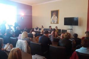 „Ne-aţi ÎNGHESUIT aici ca pe nişte oi, ca să plecăm cât mai REPEDE!”. Dezbatere publică APRINSĂ, pe tema animalelor de companie