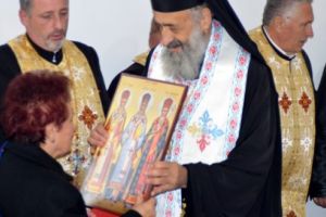 Icoana sfinţilor erarhi pentru Lucreţia Cadar din partea Înaltpreasfinţitului Părinte Irineu