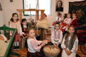 La Mihail Kogalniceanu: Noile generatii ale comunitatii turce si ale celei aromane au cinstit Ziua Dobrogei (galerie foto)