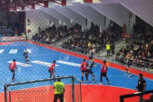 MĂGURA CISNĂDIE – SCM RM. VÂLCEA 20-27 (7-15). Echipa noastră termină anul pe primul loc în campionat, cu nouă victorii din tot atâtea jocuri!