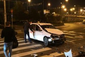 Accident între un taxi şi un tramvai, în Mănăştur. Două persoane au fost rănite FOTO