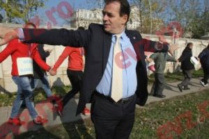 Moţiunea de cenzură s-a blocat din nou. Opoziţia s-a înţeles, dar nu s-a pus de acord