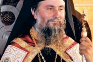 Întru mulţi şi binecuvântaţi ani,  Înaltpreasfinţite Părinte Mitropolit, dr. IRINEU!