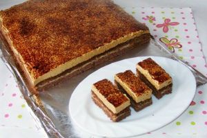 Reţeta săptămânii – Prăjitură cu cremă de vanilie şi spumă de ness