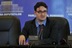 ADEC reiterează solicitarea adresată primarului din Sfântu Gheorghe: Arboraţi drapelul naţional de Ziua Naţională a României!