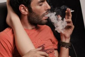 Fotograf celebru, dealer de droguri tari