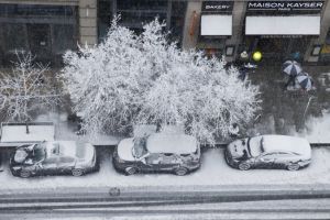 Vremea se va răci accentuat în toată ţara, începând de vineri dimineaţa. Regiunile unde va ninge