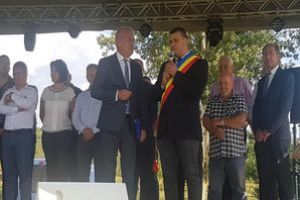 Alo, Berevoeştiul? La Primărie mai lucrează cineva?