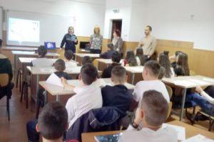 Poliţiştii de la „Prevenire” s-au întâlnit cu elevii