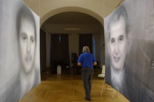 Expoziţie-omagiu dedicată participanţilor braşoveni la revolta muncitorilor din 15 noiembrie 1987