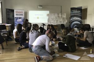 25 de liceeni din Braşov rezolvă probleme din comunitate