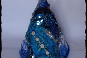  Brad stralucitor- realizat din resturi pretioase de dantela,satin,matase si paiete.