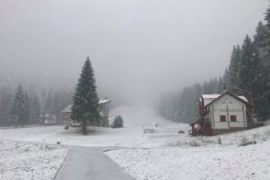 Au apărut primii fulgi de zăpadă în judeţul Braşov