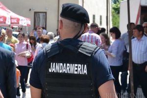 Sfânta Jandarmerie: În loc de informaţii utile pentru cetăţeni, jandarmii se ţin de mesaje creştineşti