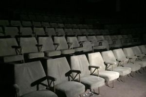 Primaria da 45.000 de euro unei firme, pentru curatenia in fostele cinematografe