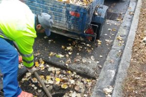 Primaria Constanta: Mai multe echipe actioneaza pentru verificarea si curatarea receptorilor pluviali