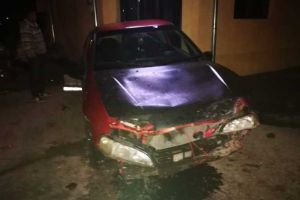 S-au trezit cu maşina-n uşa casei, în miez de noapte