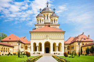 O urnă cu pământ din toate provinciile româneşti  va fi depusă în Catedrala Încoronării de la Alba Iulia