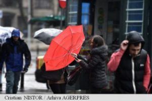ANM: Informare meteo de ploi şi vânt puternic, până joi seara la nivelul întregii ţări