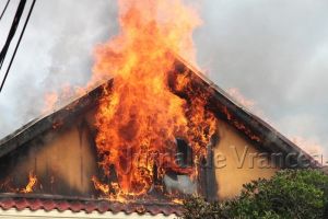 ULTIMĂ ORĂ: Incendiu la o gospodărie din Răcoasa