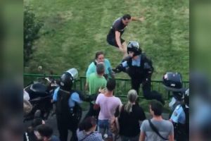 Protestatarii VIOLENȚI de la mitingul anti OUG 13, CONDAMNAȚI la închisoare