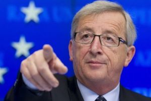 Preşedintele Comisiei Europene Jean-Claude Juncker a comis-o iarăşi. Milioane de comentarii au blocat reţelele de socializare
