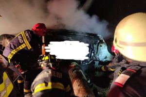 Au ARS DE VII! Două persoane au MURIT într-un ACCIDENT RUTIER, pe un drum judeţean din Arad (GALERIE FOTO – IMAGINI ŞOCANTE)