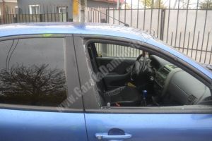 GĂEȘTI: Trei minori au vandaliat 11 maşini într-o singură noapte