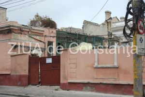 Lucrari de demolare la un imobil de pe strada Mihai Viteazu, vizavi de Consulatul General al Federatiei Ruse din Constanta (galerie foto)