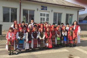 Frumoasele costume populare din Spermezeu, purtate cu mândrie de Muguraşii Ţibleşului