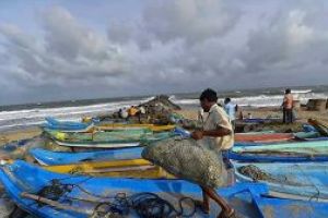 Intemperii in India: Pagube materiale si zeci de mii de persoane evacuate in urma impactului ciclonului Gaja