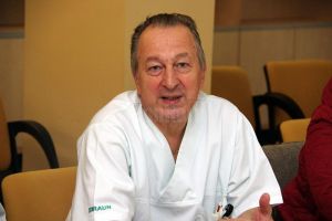 Micuţa Larisa Airinei a fost transferată la un spital din Bucureşti cu ambulanţa, din cauza ...