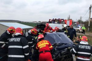 Grav accident rutier pe DN3, in judetul Ilfov. Doua masini implicate. Trei victime, dintre care doua incarcerate