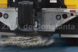 Tone de material antiderapant folosite de drumari in cursul noptii. Cate utilaje ale DRDP Constanta au actionat 